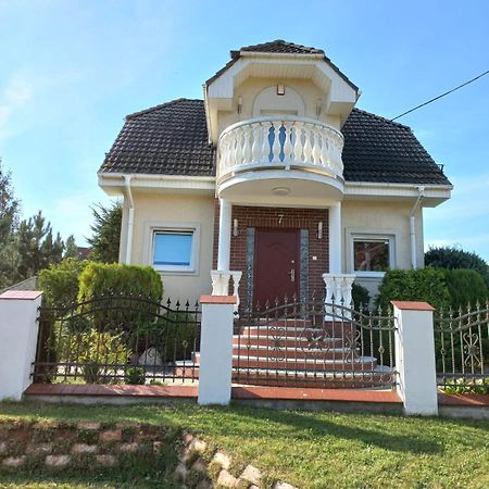 Apartamenty Junona Nad Morzem, W Domu Z Ogrodem, Obok Stegna I Jantar Junoszyno Buitenkant foto